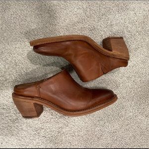 Frye Rosalia Mule - Caramel